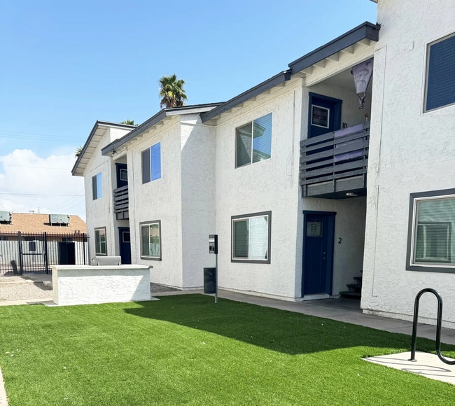 1st Ave Apartments