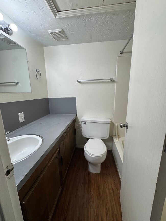 Photo - 204 W Gooch St Unit 14
