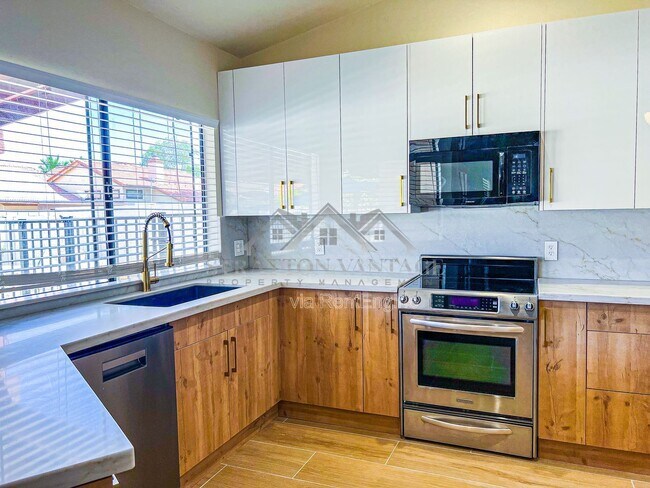 Photo - 1966 E Belmont Dr