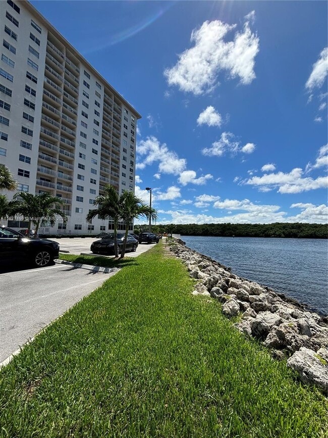 Photo - 400 Kings Point Dr Unit 309