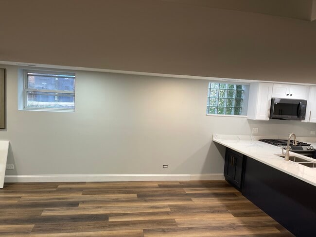 Photo - 945 N La Grange Rd