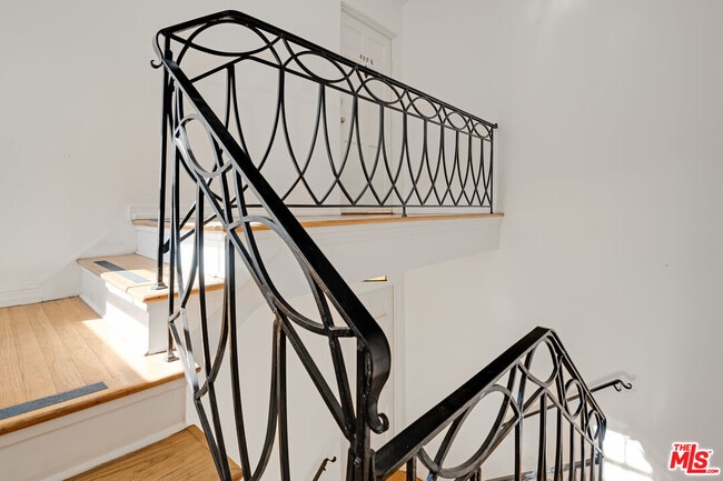 Photo - 405-404 Shirley Pl Unit 3/4