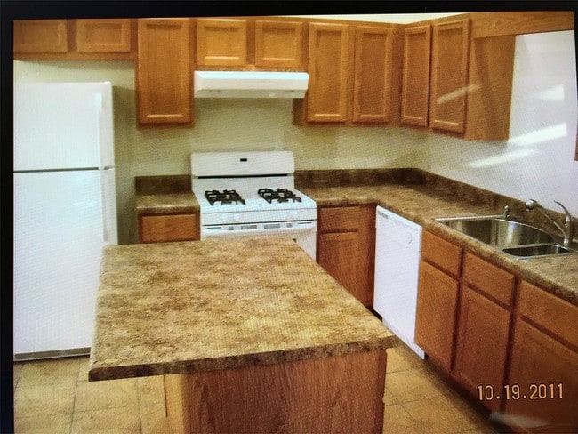 Photo - 1546 Spring Bay Rd Unit 1