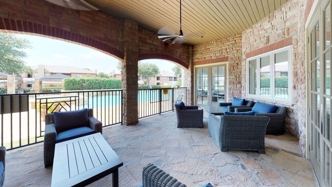 Oaks Riverchase Apartments