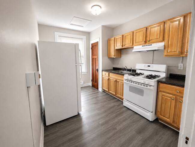 3527 Lyndale Ave Unidad 2 (CB)