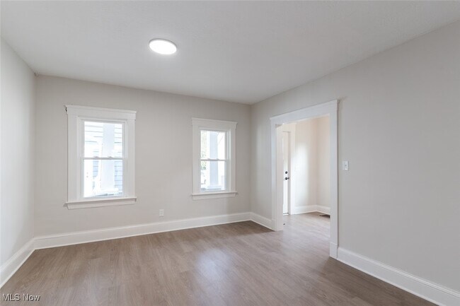 Photo - 1464 E 123rd St