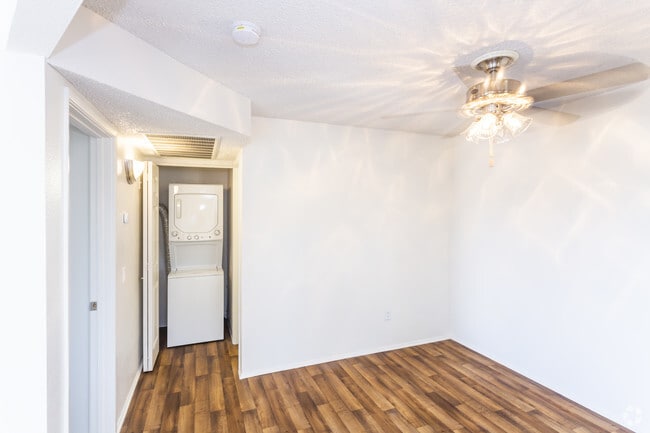 1 BR, 1 BA - 655 SF