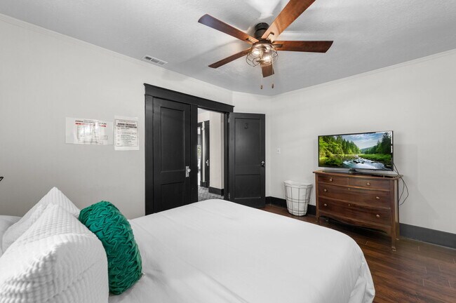319 N Delaware St Unit Rm #2