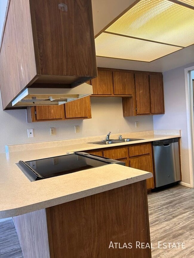 Building Photo - 3060 E Cicero St Unit 202