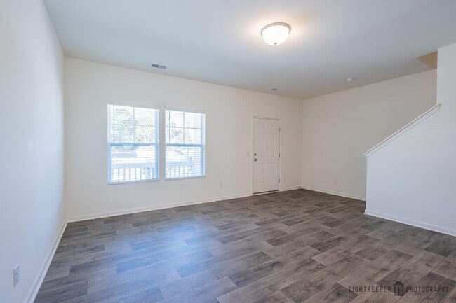 Photo - 305 Cherwell ct