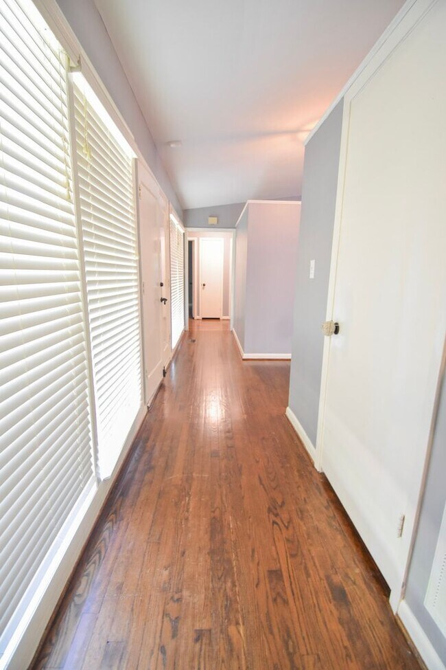 Photo - Available Now! 3 Bedroom 2 Bathroom Home- ...