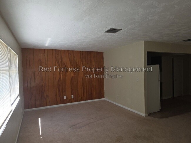 Photo - 718 Karlov St