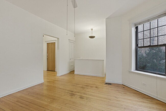 Photo - 5120 N Kenmore Ave