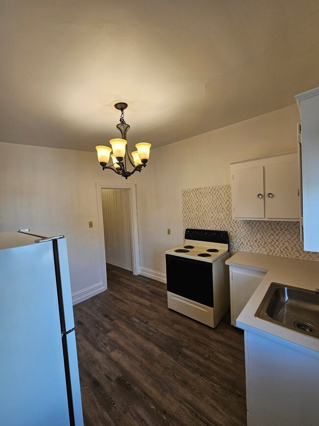 Photo - 1121 W Poplar St Unit 2