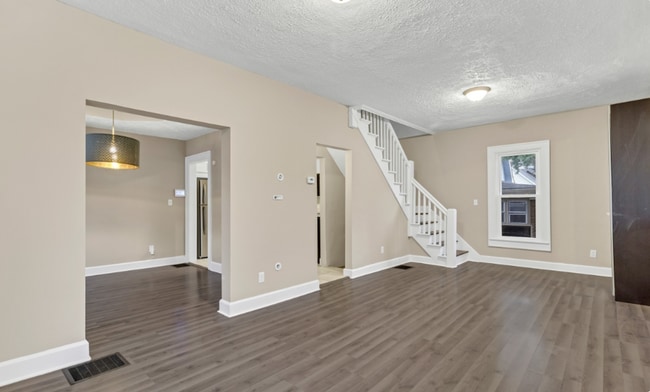 Photo - 330 Bernard Ave
