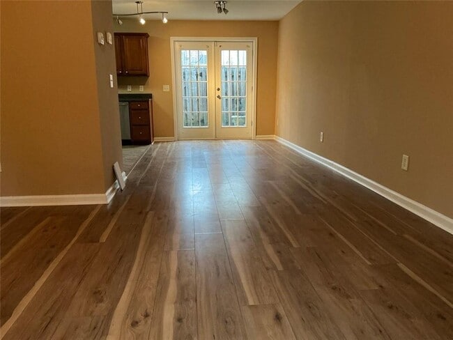 Photo - 708 Summer Pl NW