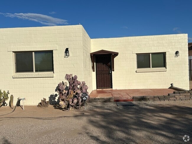 Building Photo - 3516 N Euclid Ave Rental