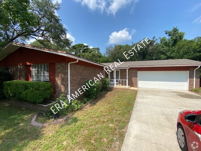 Building Photo - 1006 Pine Lake Dr Rental