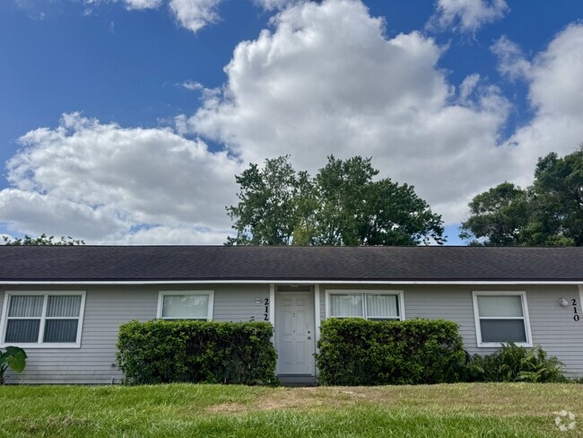 Building Photo - 212 E Cypress St Rental