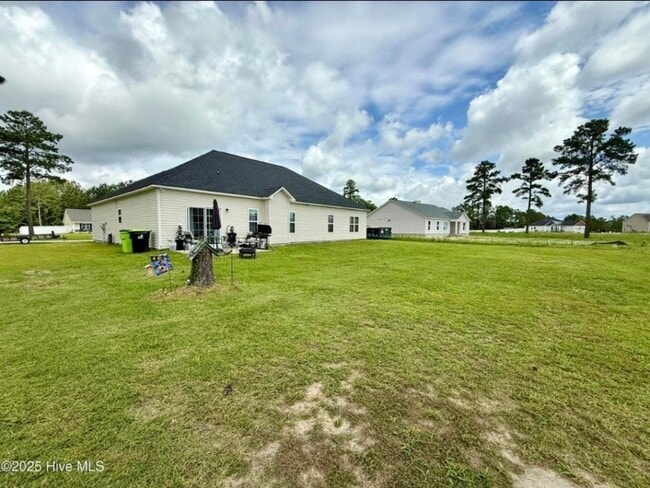 Photo - 174 Finch Ln