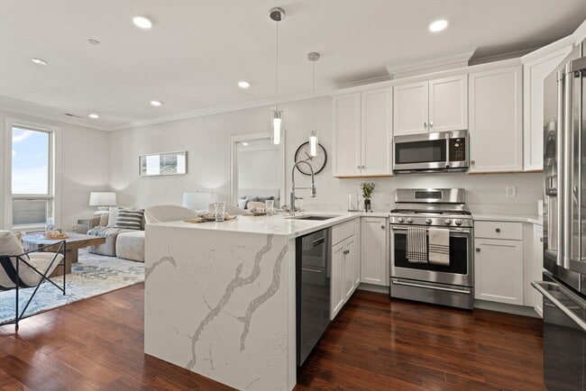 Photo - 87 Medford St Unidad 305