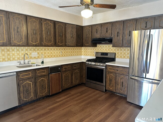 Photo - 630 Longfellow Dr