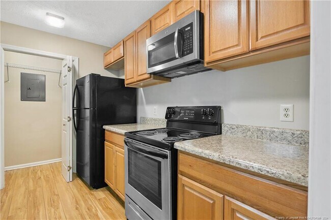 Photo - 283 Waterdown Dr