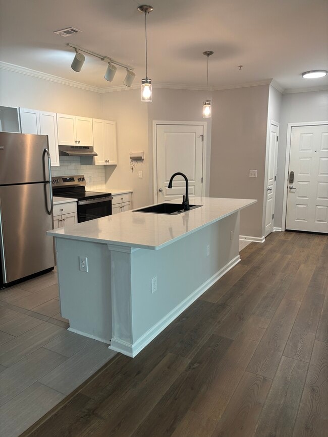 Building Photo - 100 Bucksley Ln Unit 201