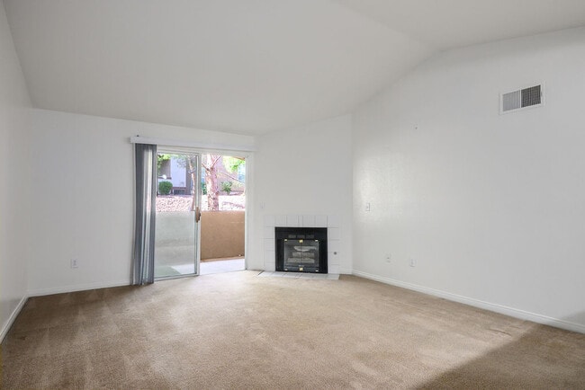 Photo - 231 W Horizon Ridge Pkwy