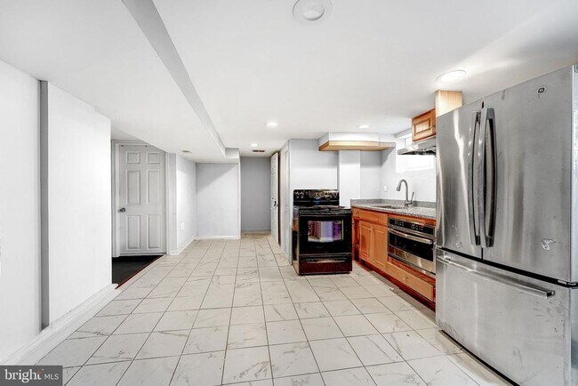 Photo - 715 N George Mason Dr
