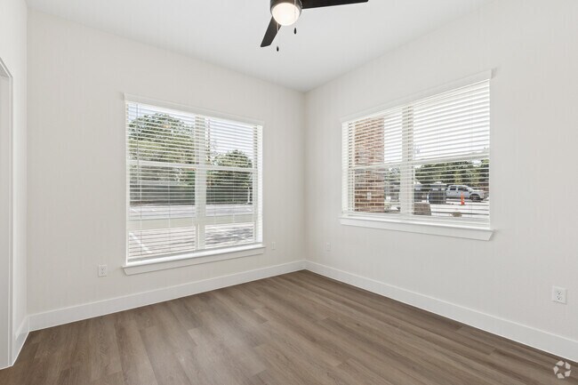 1BR, 1BA - 718SF - Bedroom - View Rail District