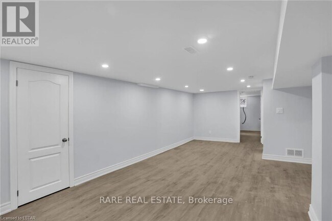 Photo - 7 Holden Ave