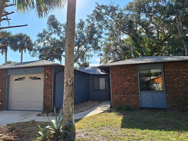 Photo - 2BR 2BA 1 CAR GARAGE DUPLEX