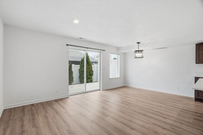 Photo - 1506 N Michigan Ln