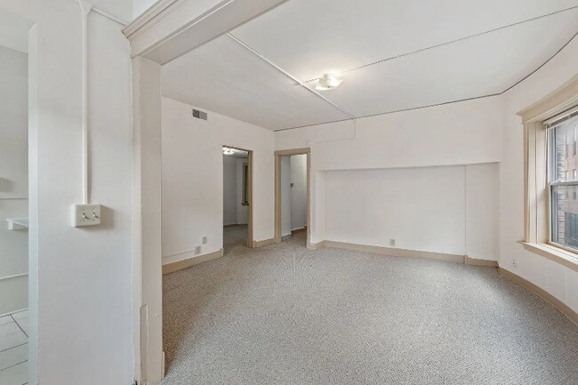 Photo - 2311 W Wisconsin Ave Unit 09