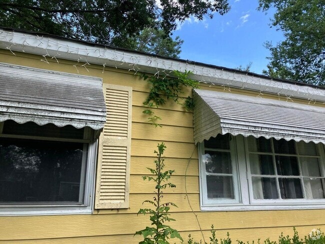 Building Photo - 2490 Coleman Ave Rental
