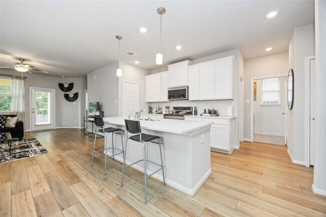 Photo - 7047 Silverleaf Oak St