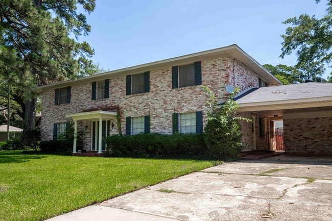 Charming 2 bedroom/2 bathroom Downstairs Unit - Charming 2 bedroom/2 bathroom Downstairs House Unit
