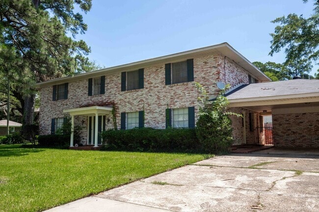 Building Photo - Charming 2 bedroom/2 bathroom Downstairs Unit Rental