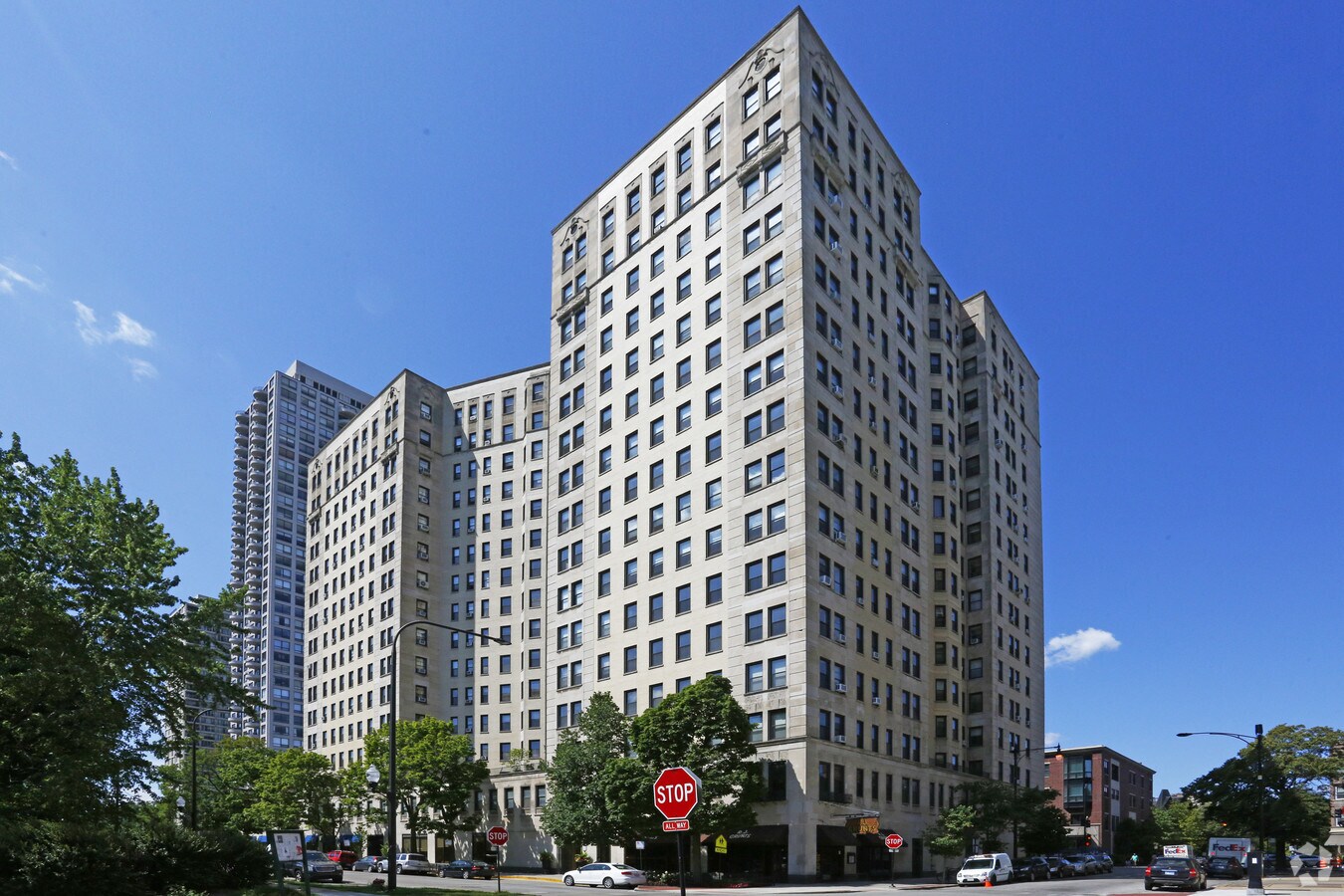Photo - 2000 N Lincoln Park W