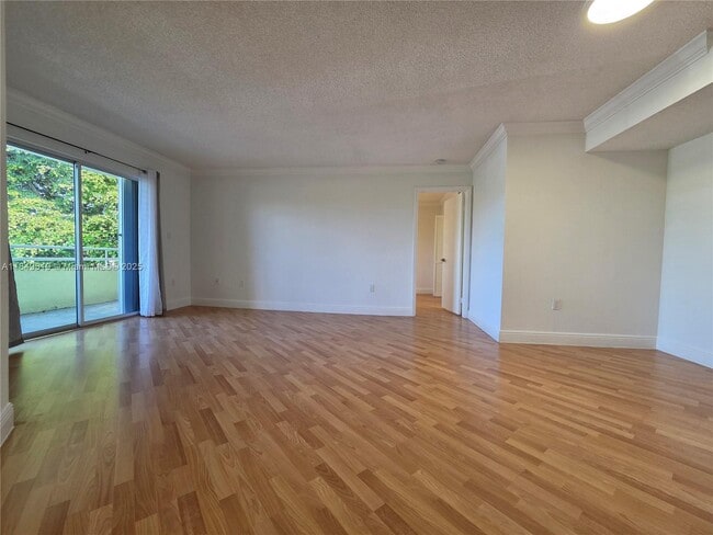Building Photo - 10765 SW 108th Ave Unit 305 Rental