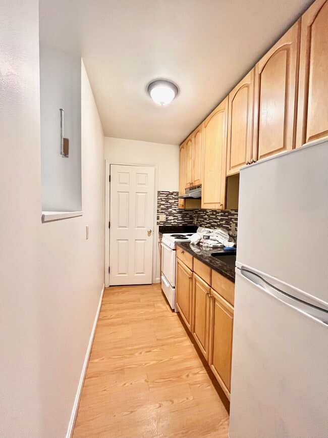 Building Photo - 2 Shepherd Ave Unit 3