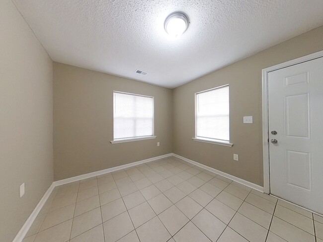 Photo - 319 Sumter St NE