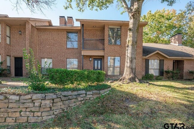 Photo - 5821 Hollytree Dr