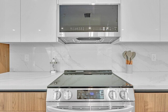 Photo - 755 S Rainbow Dr