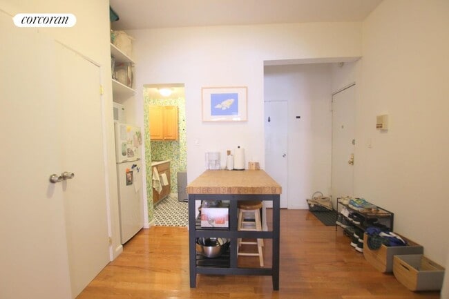 Photo - 309 W 72nd St