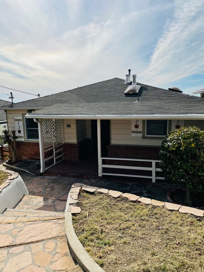 Front house - 6747 Simson St