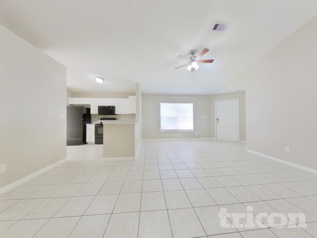 Photo - 3215 Kelling St