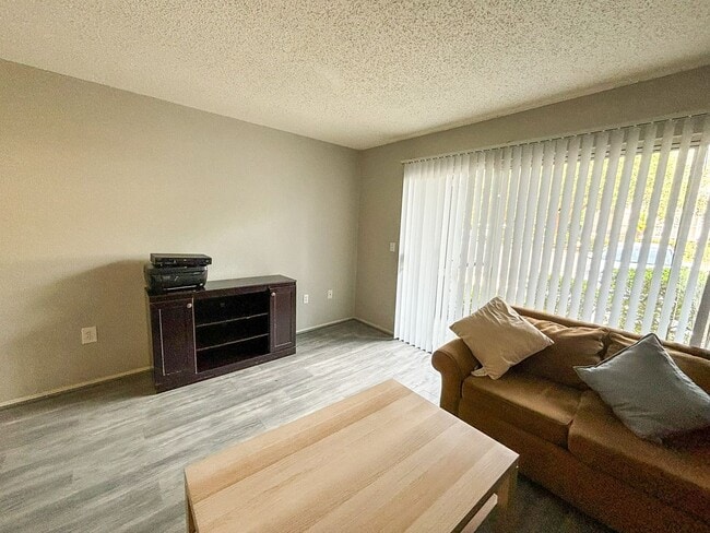 Photo - Windsor Park #317 - Pet Friendly!