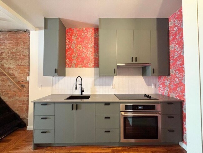 Photo - 328 James St N Unit 2